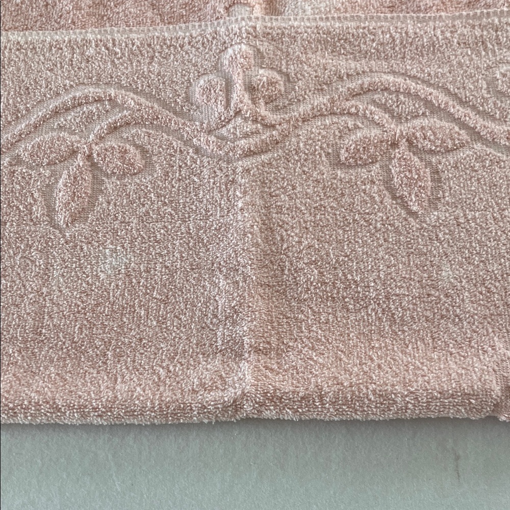 Vintage Dundee Pink Cotton Towel Set Jacquard Wreath Design Fringed Ends - Picture 6 of 15